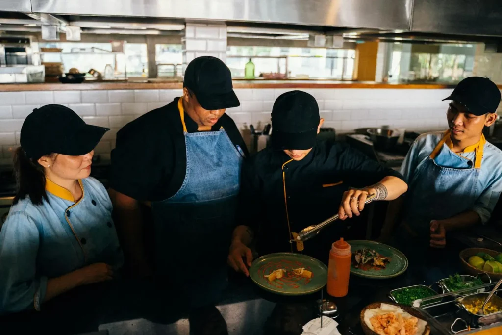 Escala de funcionários em restaurantes