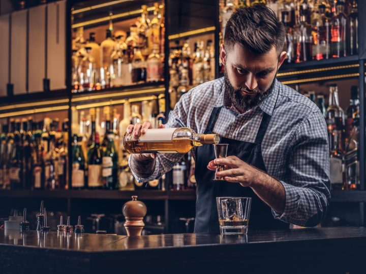 Como contratar barman