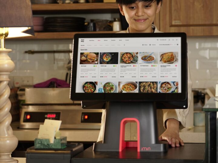 Tela de cardápio digital em um terminal de restaurante