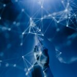 Rede de pontos luminosos representando inteligência artificial